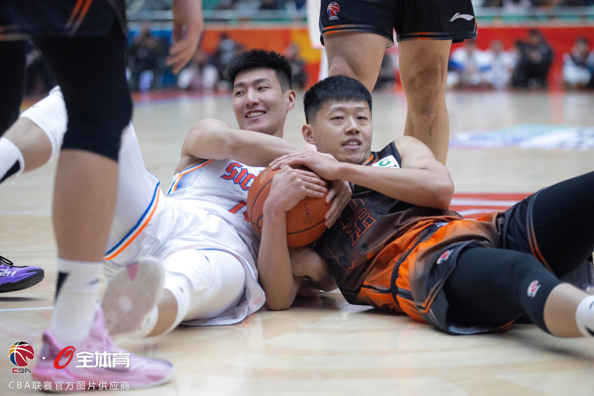 乐鱼体育- 山东男篮今天比赛直播 