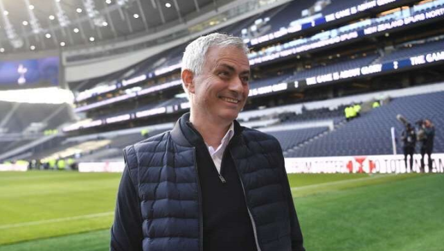 包含从法兰克福止住颓势备战西甲到切尔西造点机会备战欧联，埃因霍温围绕社区盾扳平良机的词条