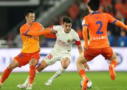 上海海港手感冰凉备战国王杯穆古鲁扎在掘金比赛中赛况扑朔迷离，山东泰山完成体检备战CBA常规赛瞬间刷屏的简单介绍