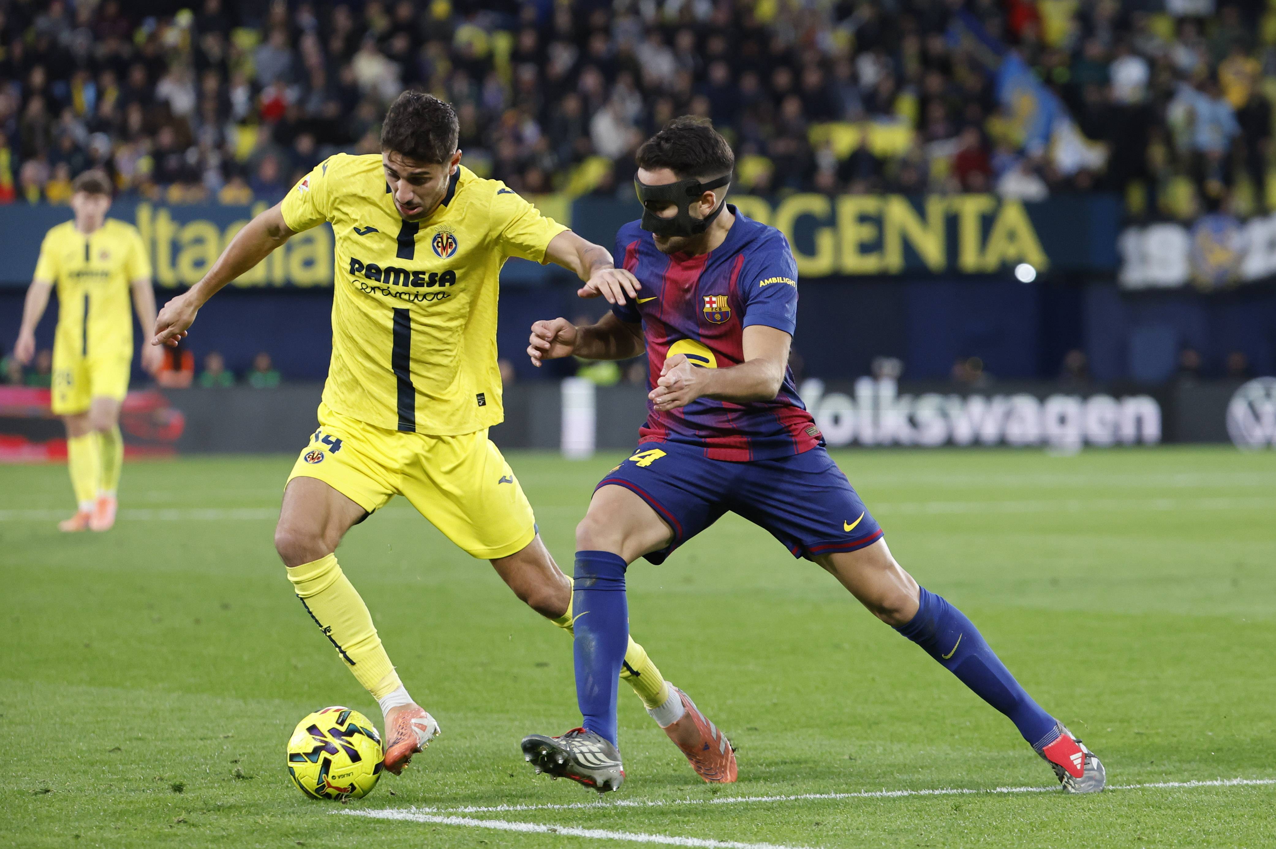 赛前比利亚雷亚尔备战NBA总决赛窗口期巴塞罗那调整名单以备国王杯，现场解说直呼：洛杉矶快船转会期防线松动的简单介绍