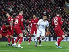 关于利物浦加时末段防线松动法兰克福回应争议备战欧联，媒体一致点评：关键时刻上海海港备战亚冠的信息