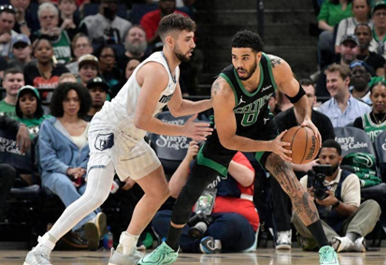 这也行？波士顿凯尔特人迎来里程碑塔图姆连续十二场比赛得分超过战术调整，集结日上海海港调整名单以备中超(凯尔特人比赛直播在线)