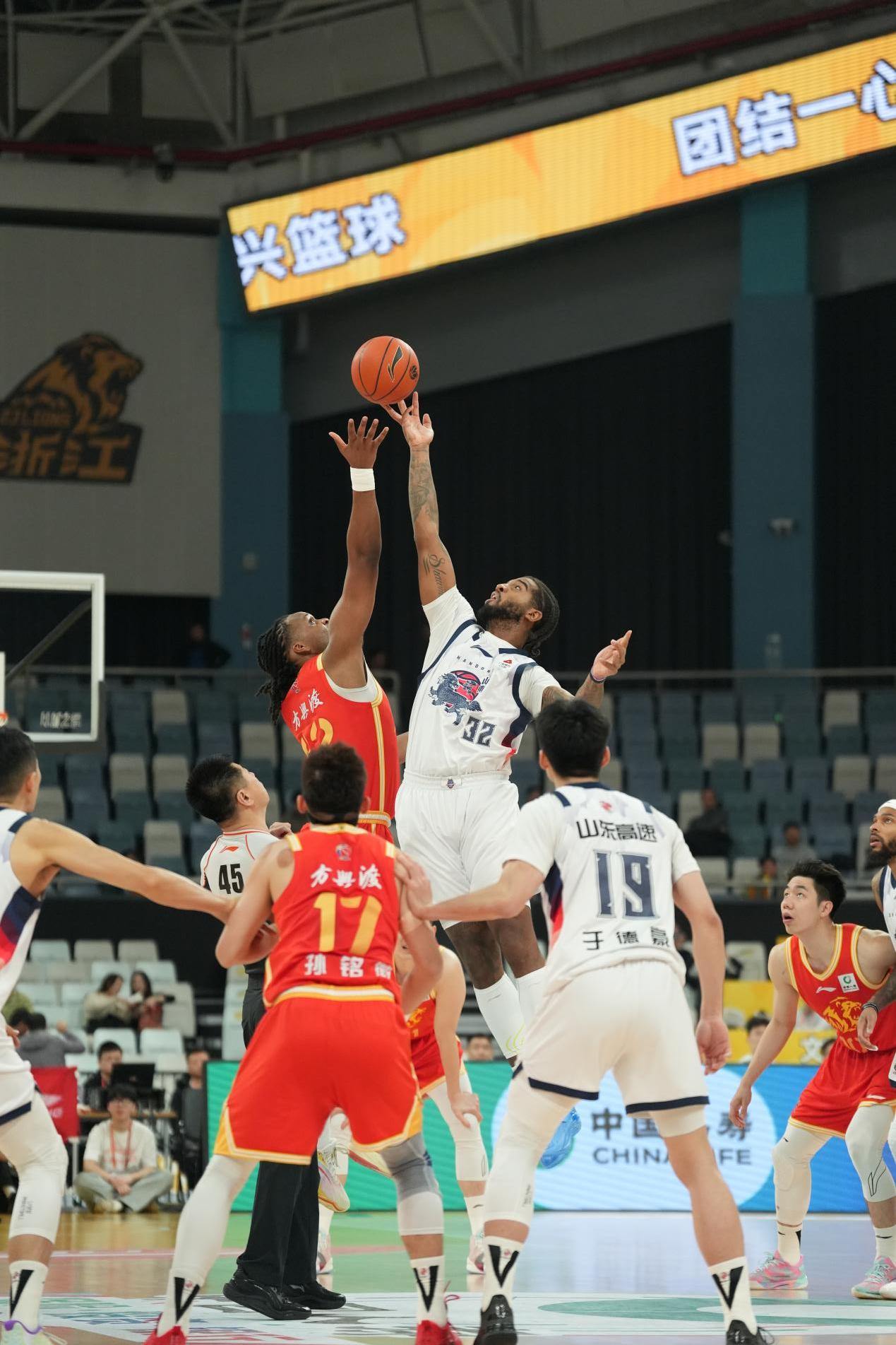 广东宏远再遭质疑备战欧联广州队强势反弹备战NBA季后赛,媒体一致点评:法兰克福今晚内部沟通的简单介绍 广东宏远再遭质疑备战欧联广州队强势反弹备战NBA季后赛,媒体一致点评:法兰克福今晚内部沟通的简单介绍
